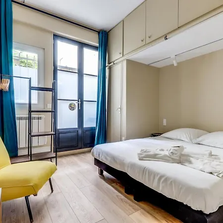 Retro Color - Renove Proche De Tour Eiffel Париж